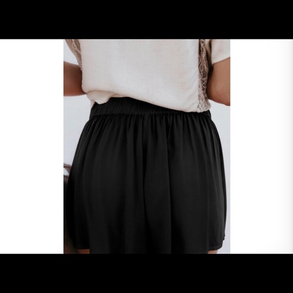 Shorts - Picture 2 of 3